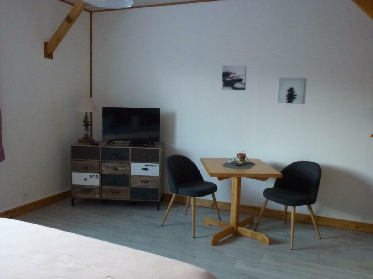 Redspring Chambres D'Hotes Coligny Esterno foto